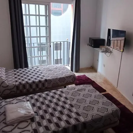 Vivienda San Justo בית הארחה *